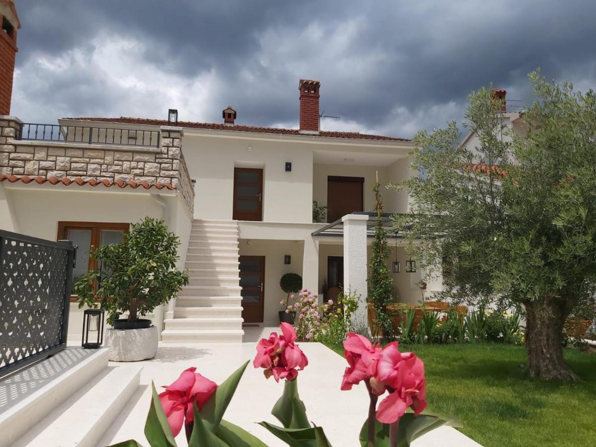Haus Silvia Διαμέρισμα Ρόβινι Εξωτερικό φωτογραφία